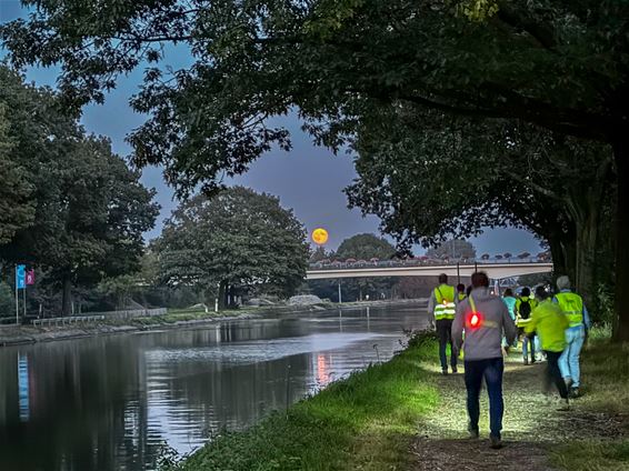 De Supermaan wandelde mee - Pelt