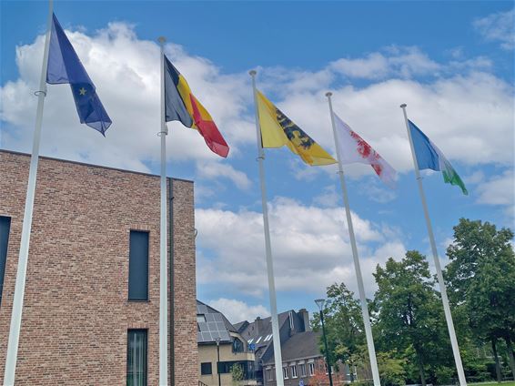 De vlaggen wapperen weer - Bocholt