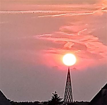 De zon boven het GlazenHuis - Lommel