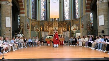 Hamont-Achel - Dertig vormelingen in Hamont