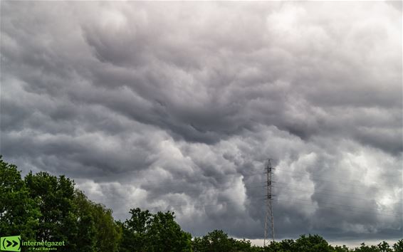 Dreigende wolken boven 't Lindel - Pelt