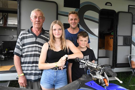 Drie generaties motorcrossers - Beringen