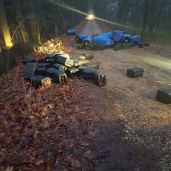 Drugsafval gedumpt in bos - Houthalen-Helchteren