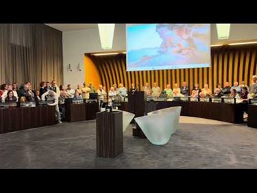 Druk bijgewoonde gemeenteraad in Lommel van start - Lommel