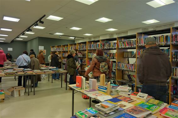 Drukte op boekenverkoop voor 11.11.11 - Pelt