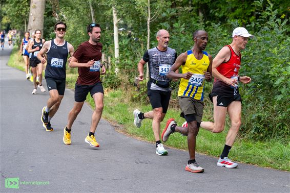 Edward Rwagasore Limburgs kampioen halve marathon - Lommel