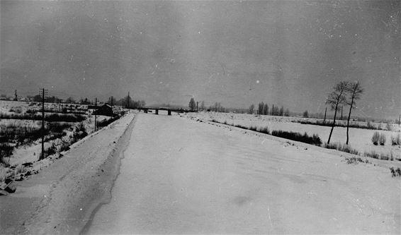 Een bevroren kanaal in 1947 - Neerpelt