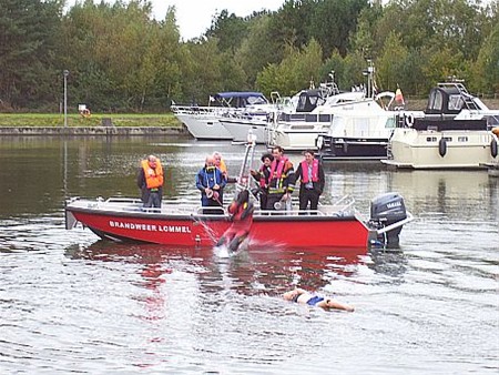 Een boot en wagen voor de brandweer - Lommel