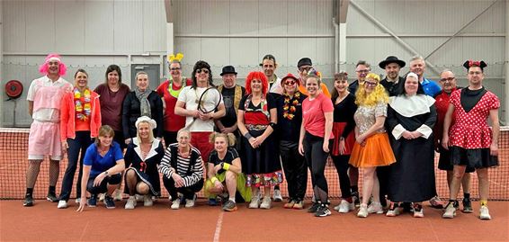 Een 'carnavaleske' tennisontmoeting - Hechtel-Eksel & Pelt