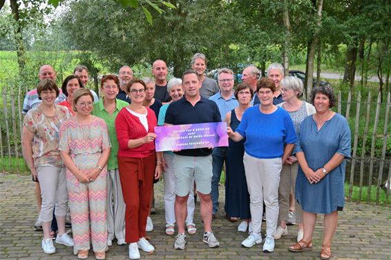 Een cheque van 2.000 euro van het Festivalletje - Lommel