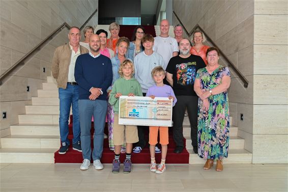 Een cheque voor You for Two van Vur d'Leut - Lommel