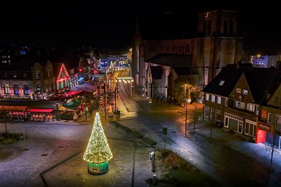 Een donkere dag die eindigt in licht - Pelt