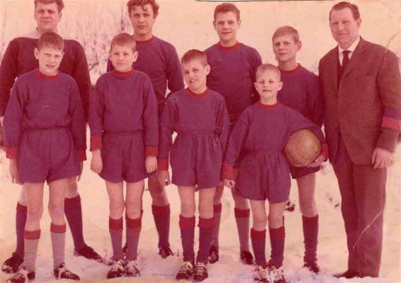 Een hele familie als voetbalploeg - Beringen