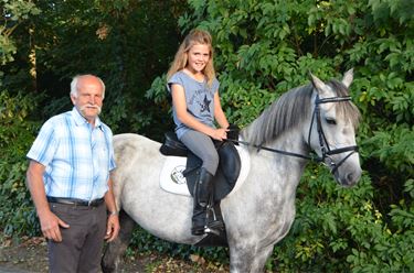 Een jonge kampioene te paard - Lommel & Beringen
