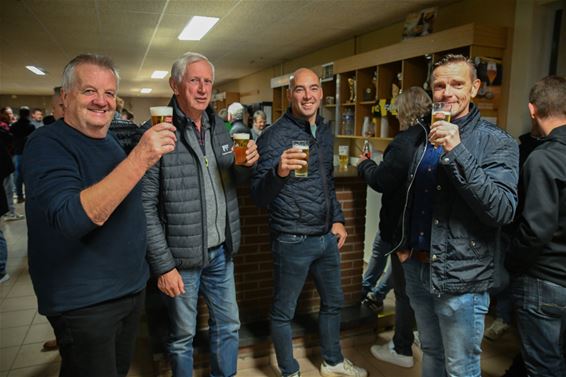 Een laatste pintje in de oude kantine - Lommel