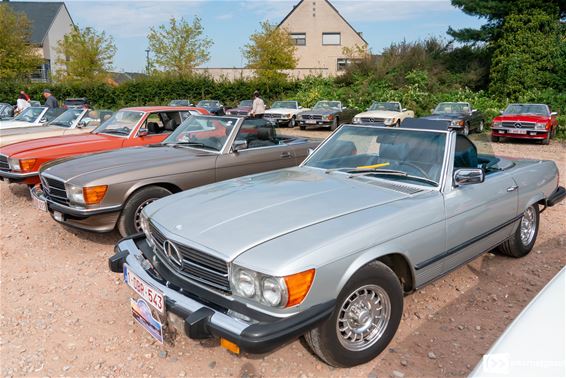 Een Mercedes 107, zoals Bobby van Dallas - Lommel