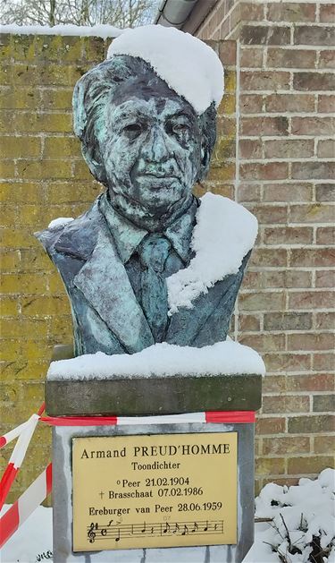 Een muts en een sjaal voor Armand Preud'homme - Peer