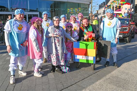 Lommel - Een zonnige carnavalsstoet trok door Lommel