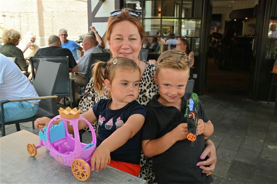 Een zonovergoten kinderrommelmarkt - Lommel