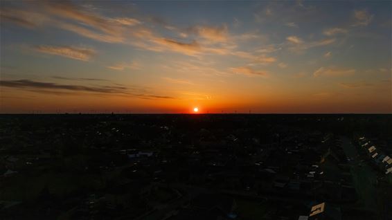 Een zonsondergang en groene energie - Lommel