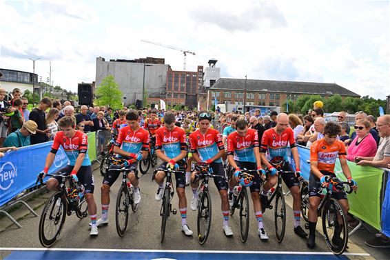 Renewi Tour: eerbetoon aan Tijl De Decker - Beringen