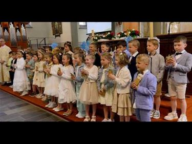 Eerste communicanten vieren feest - Pelt