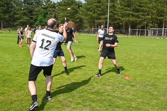 Eerste officiële patattenbaltornooi in Lommel - Lommel