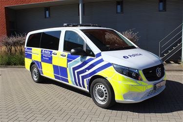 Eerste politiewagen met battenburgpatroon - Beringen