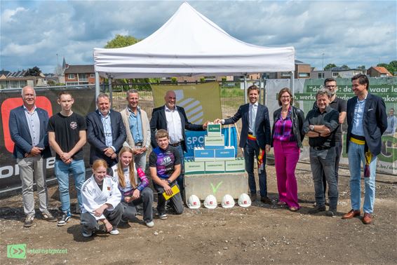 Bree - Eerste steen gelegd voor 'de Weeg'