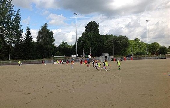 Eerste zomerjeugdkamp op nieuwe hockeyveld - Neerpelt
