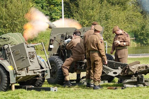 Eresaluutschoten ter ere van 80 jaar bevrijding - Lommel