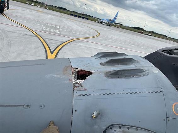 F-16 maakt voorzorgslanding in Oostende - Peer