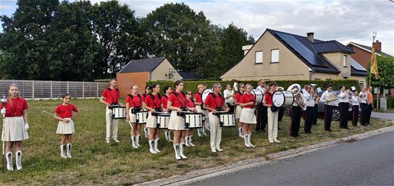 Fanfare De Eendracht bracht muziek in 't Lo - Hamont-Achel