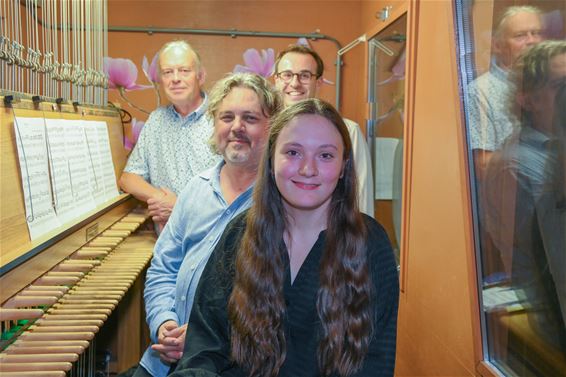 Feestelijk jubileum voor 25 jaar Lommelse beiaard - Lommel