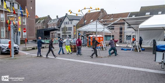 Feesttent staat klaar voor carnavalstoet - Pelt