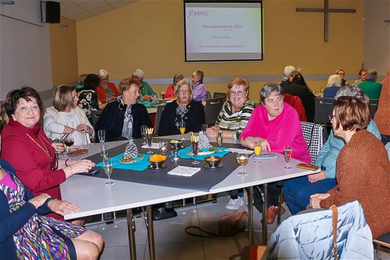 Femma Koersel-Steenveld houdt nieuwjaarsdrink - Beringen