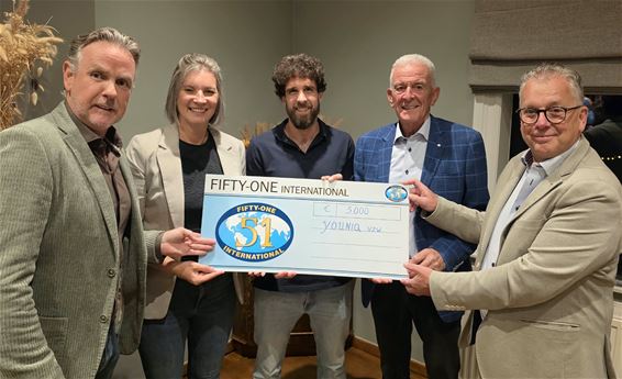 Fifty-One Club 't Zand schenkt 3.000€ aan YOUNIQ - Lommel
