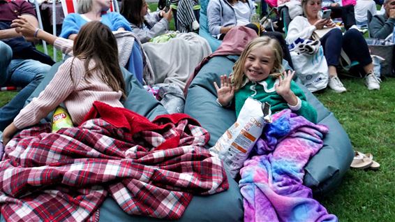 Film in het bos met superhelden - Lommel