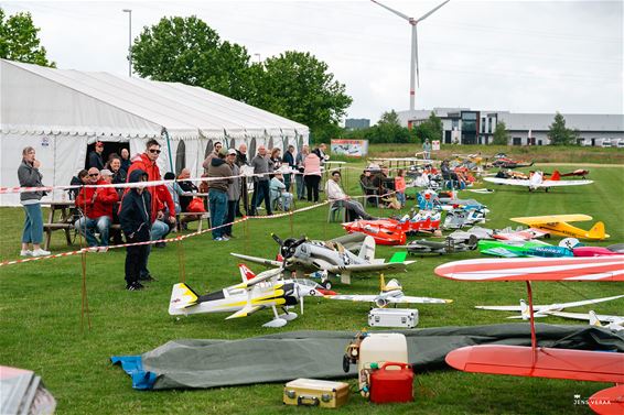 Lommel - Fly-in brengt luchtvaartspektakel naar Balendijk