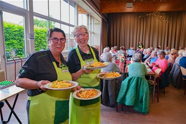 Frietjes met stoofvlees bij Wijkrestaurant - Lommel