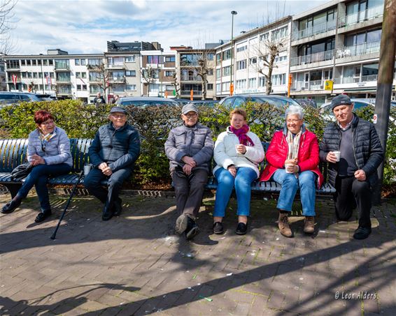 Fris op een benkske in mei - Pelt