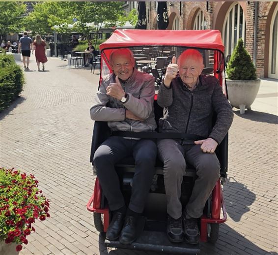 FZL ontdekt nieuw monument tijdens fietstocht - Hamont-Achel
