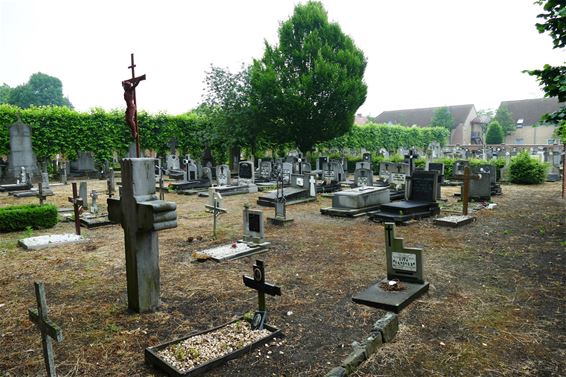 Geen onkruid meer op kerkhof SHLille - Neerpelt