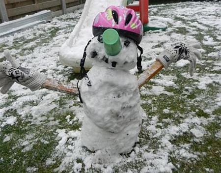 Genoeg sneeuw voor een sneeuwman... - Neerpelt
