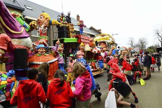 Geslaagde carnavalsstoet in Beverlo - Beringen
