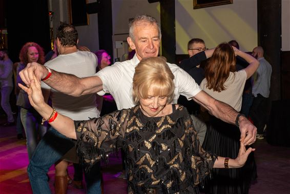 Gezellig dansen op de Latin Party in de Commerce - Lommel