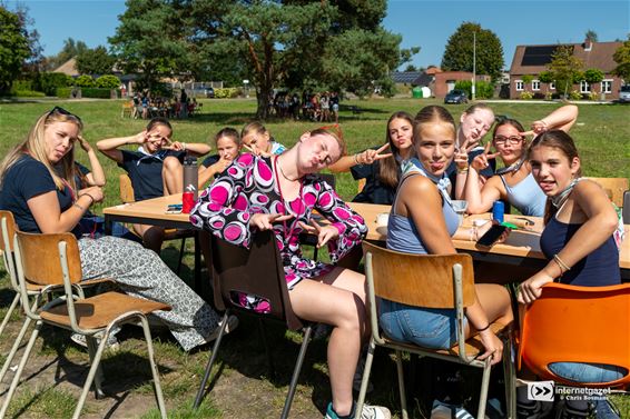 Gezellig met vriendinnen bij KSA Lutlommel meisjes - Lommel