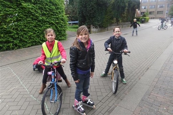 Gezellig op straat spelen: autoluwe schooldag - Overpelt