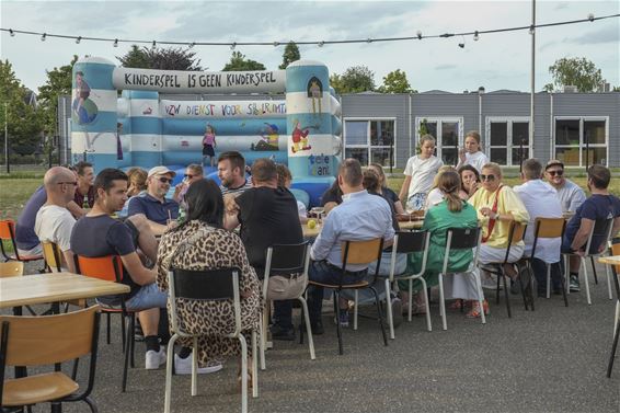 Gezellig zomercafé Jins Scouts Geleeg