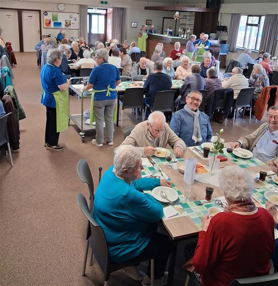 Gezellige drukte op wijkrestaurant in Kerkhoven - Lommel